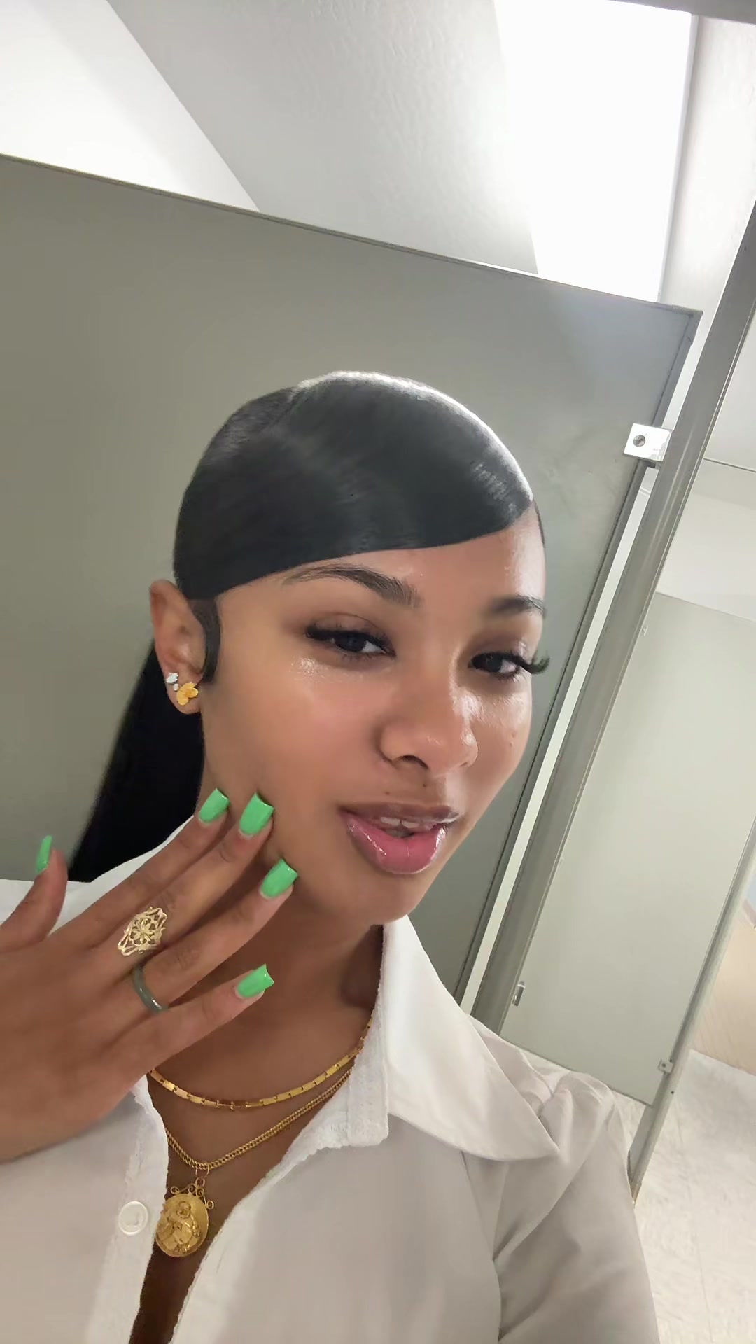 @🧛🏽♀️