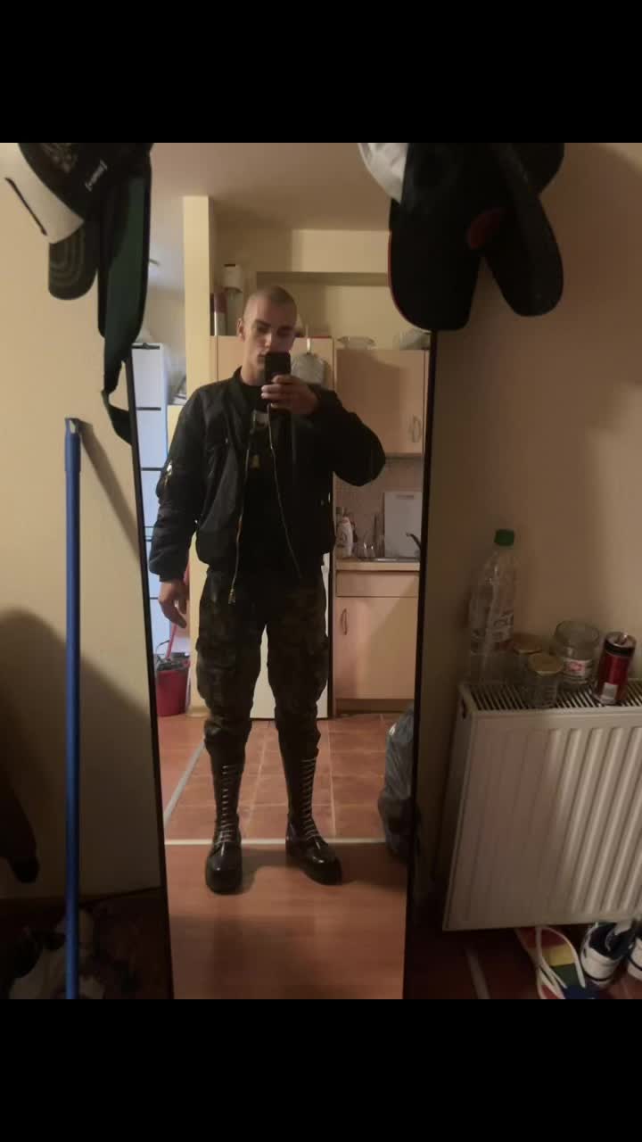 @Skin_head