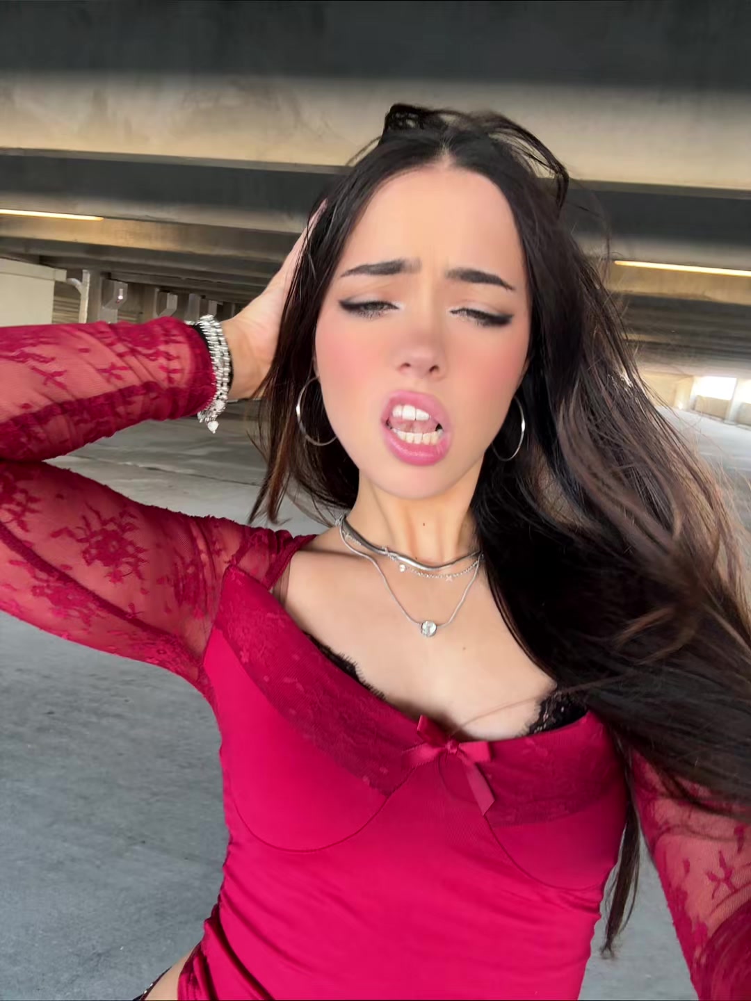 @itszoeyiso