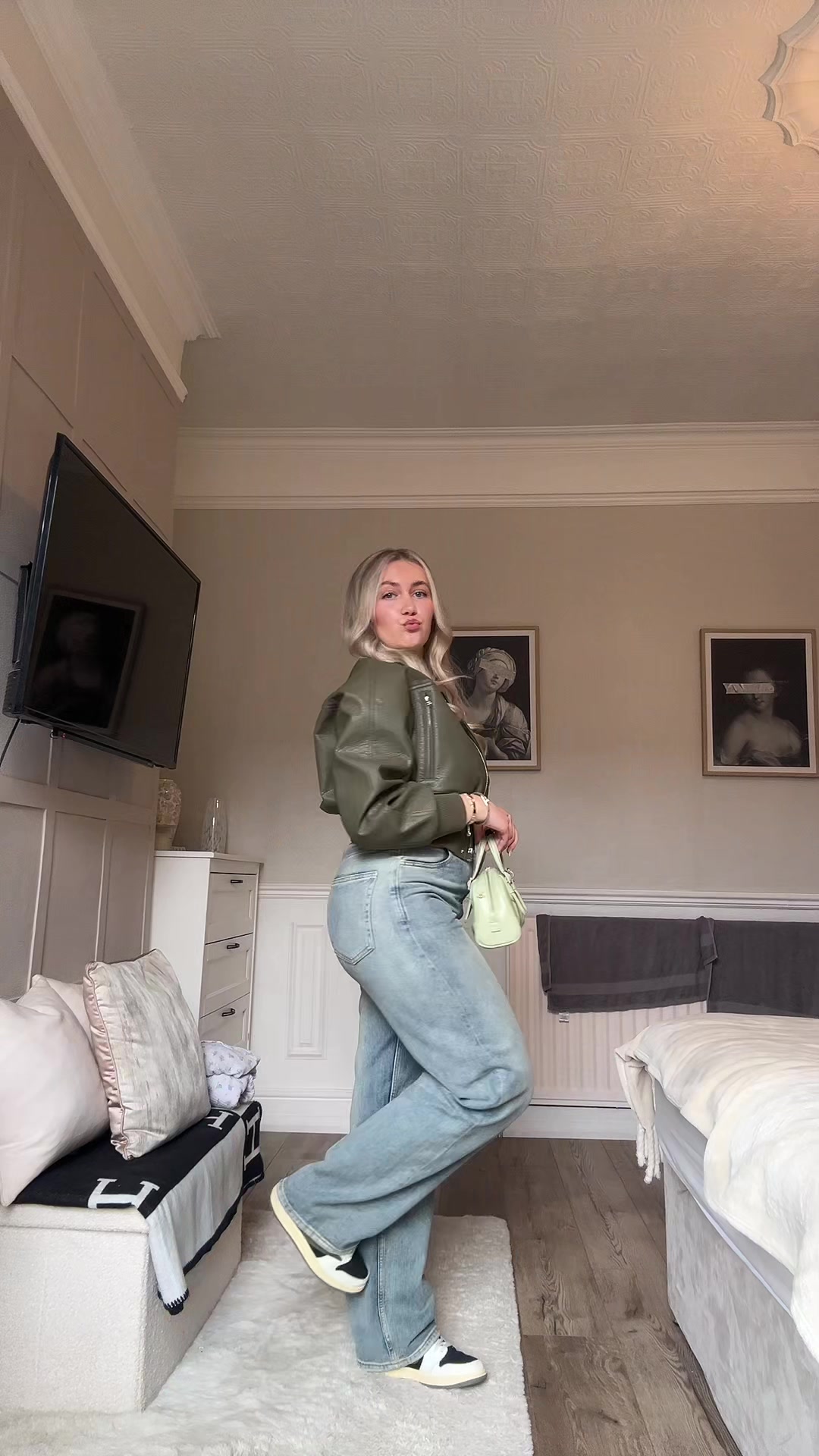 @Ella