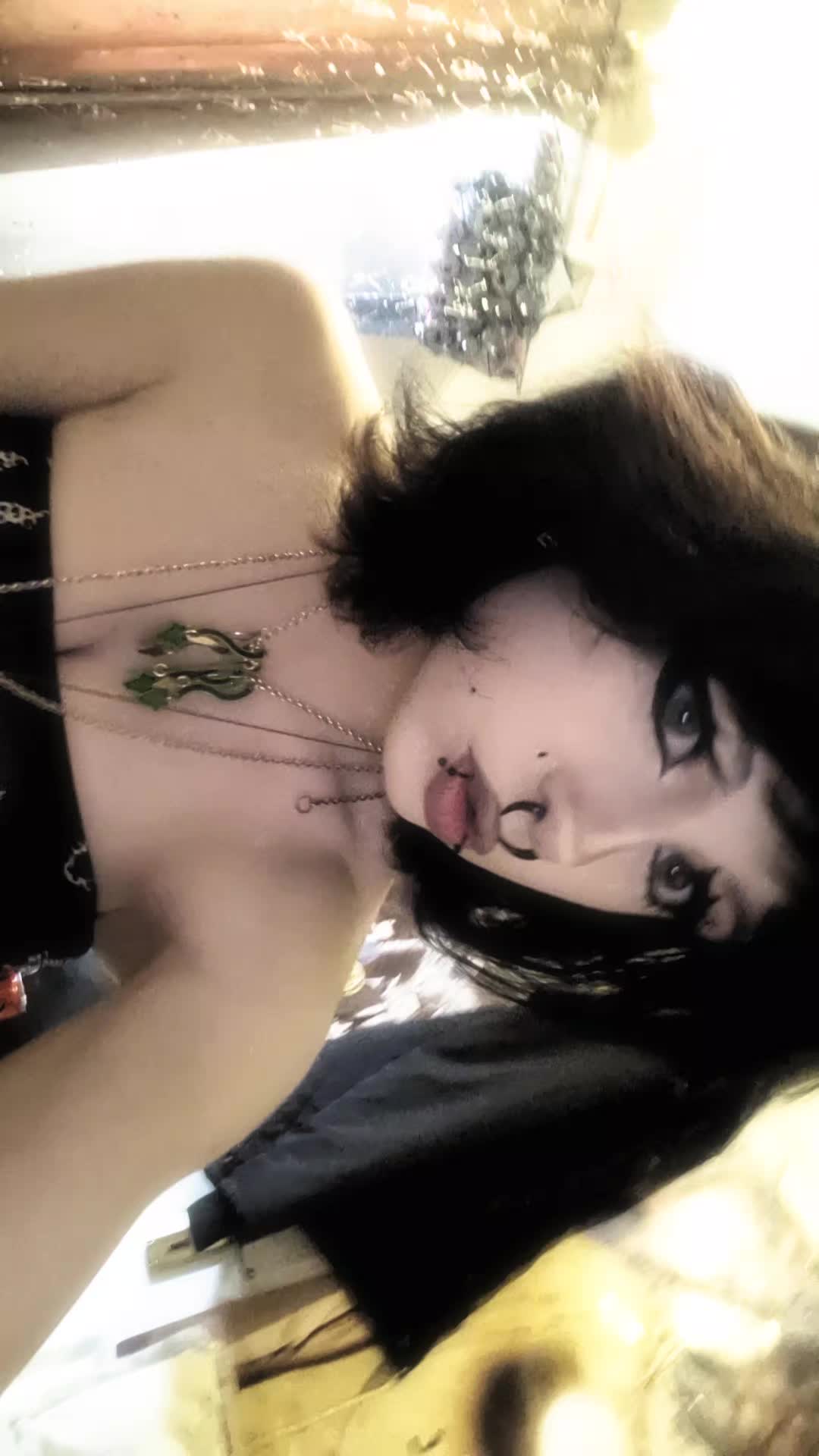 @Nevaeh..🥀