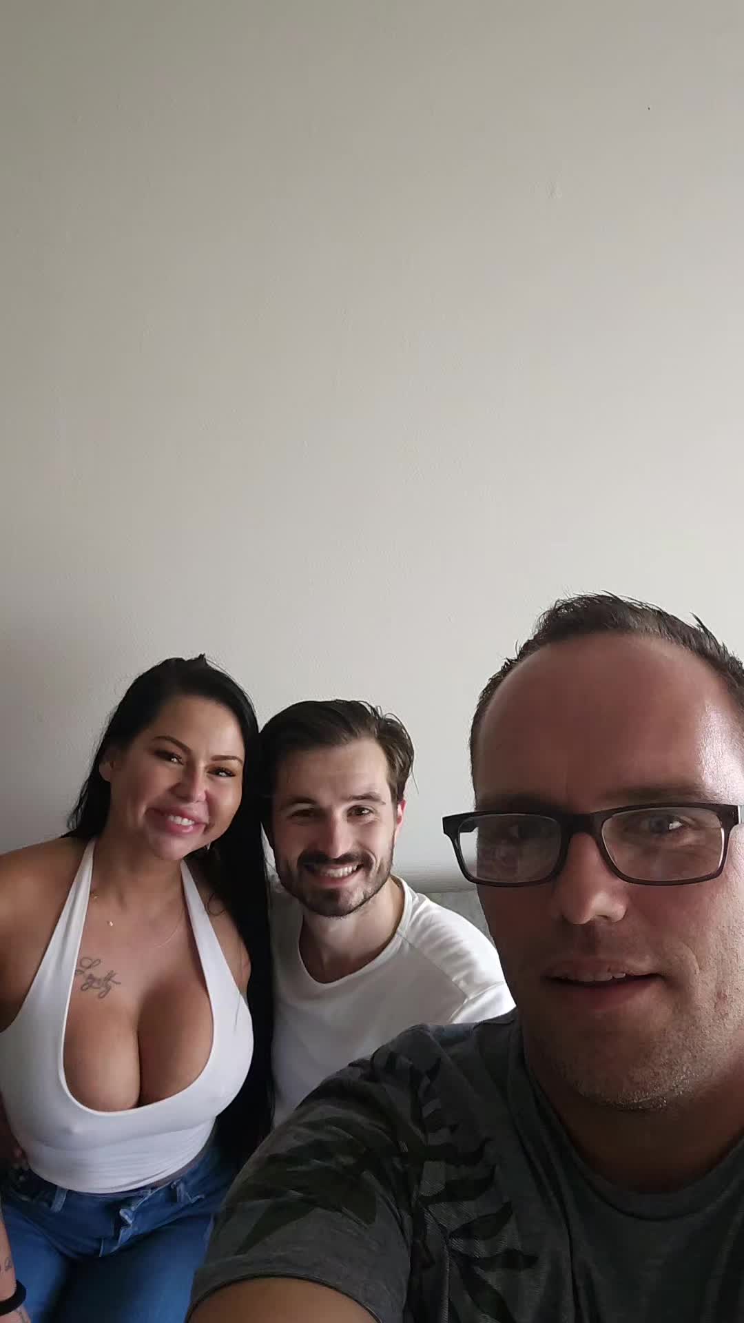 @CrazyCoupleVibes