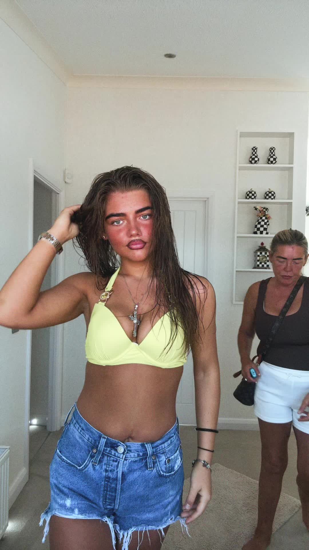 @Emilylouise_lewis_