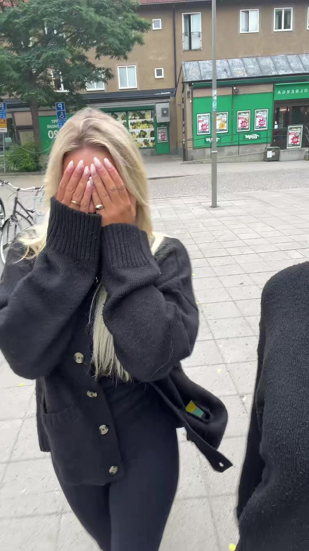 @LouiseAhliin
