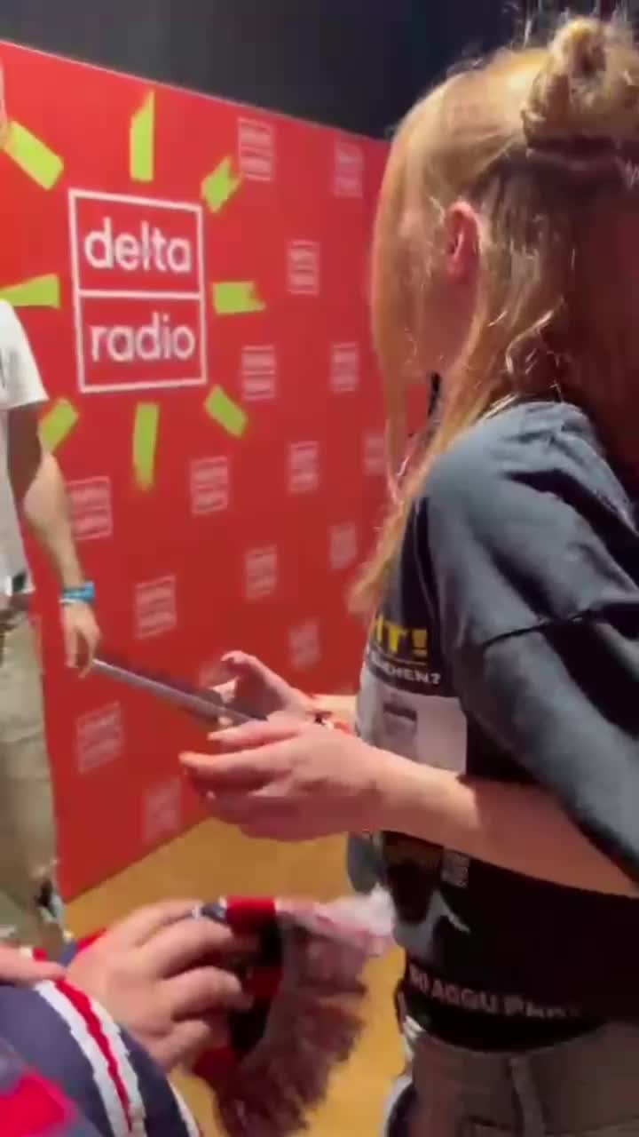 @Elina