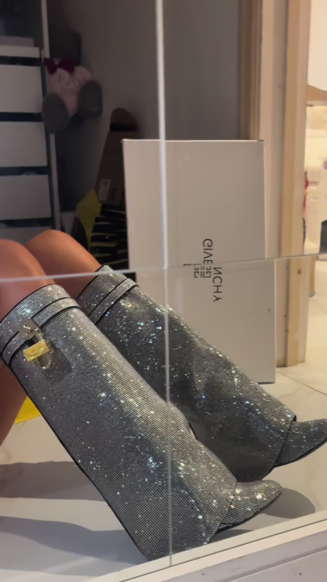 @LOVE LUXURY 4 LESS