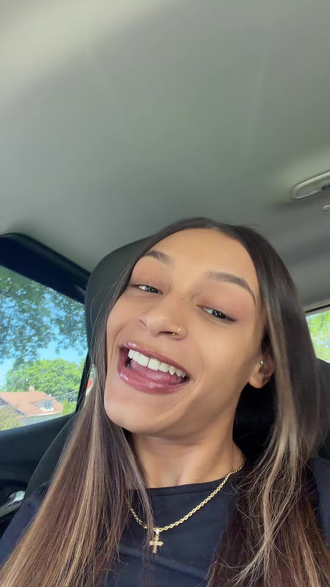 @urlocalhotweirdo