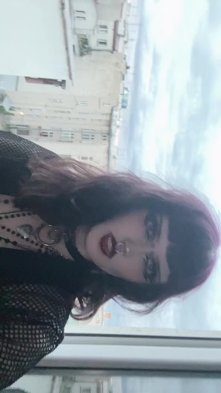 @elvira