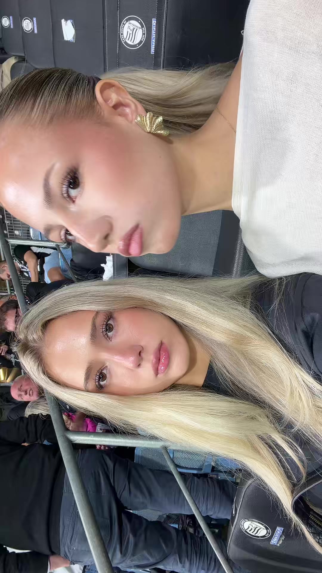 @𝒮