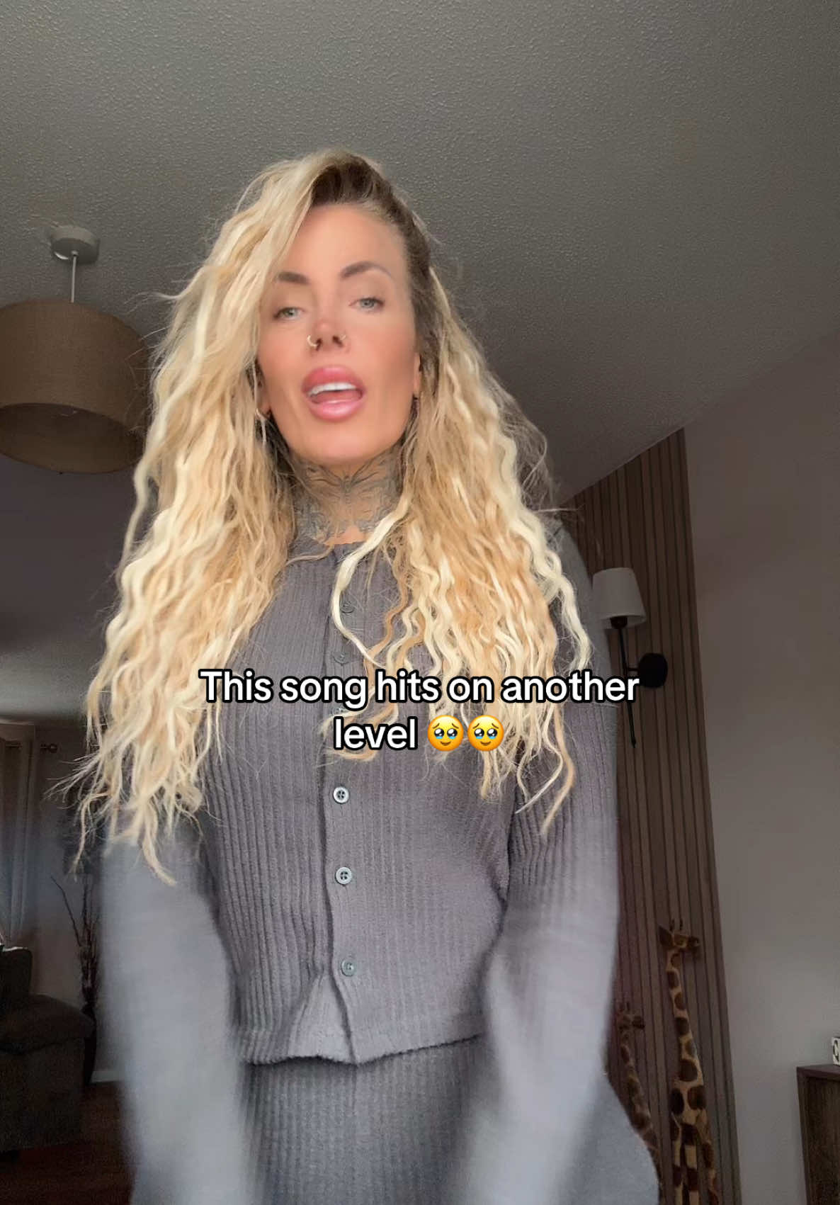 @Officialkelly_blonde