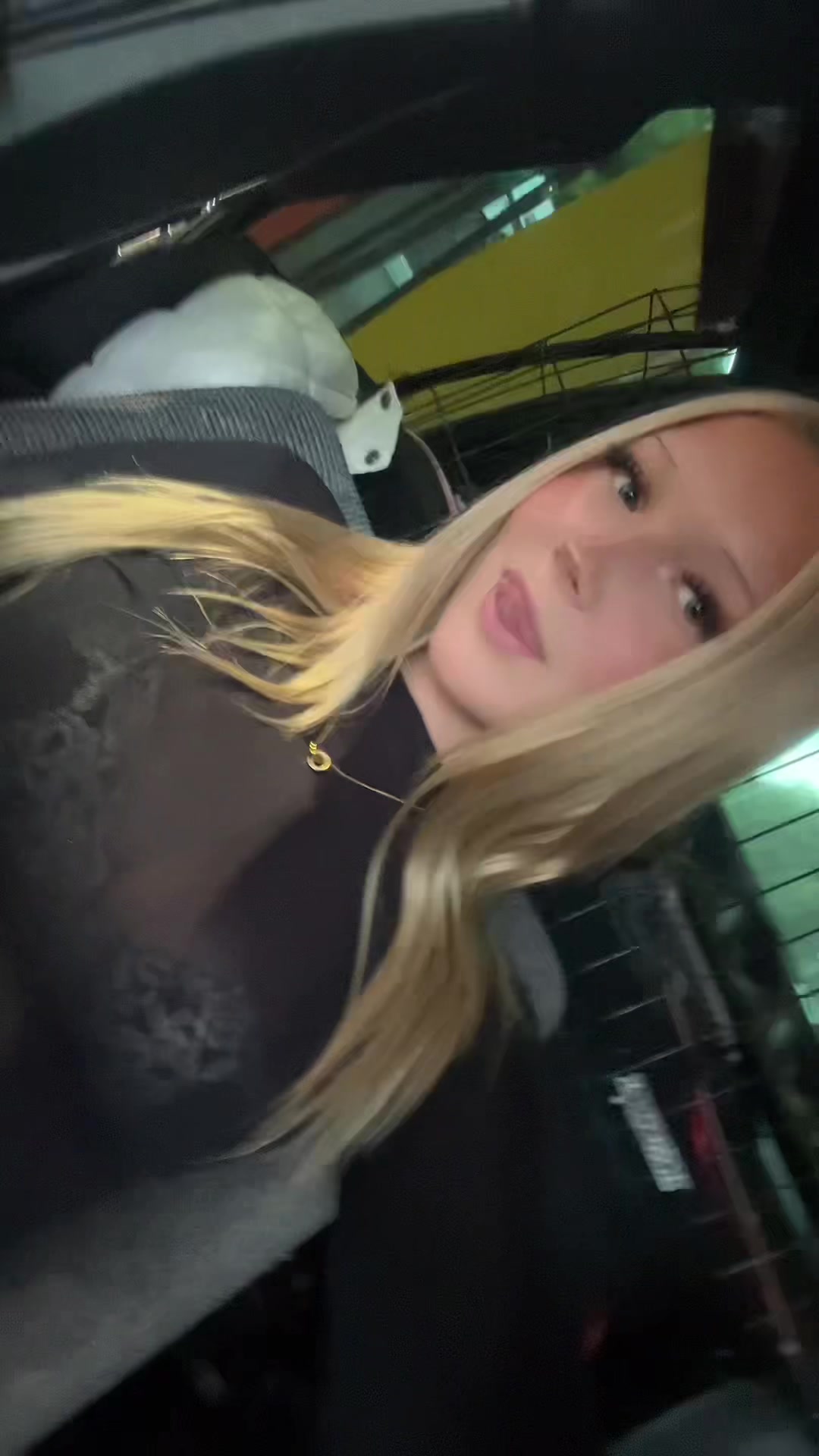 @⃟