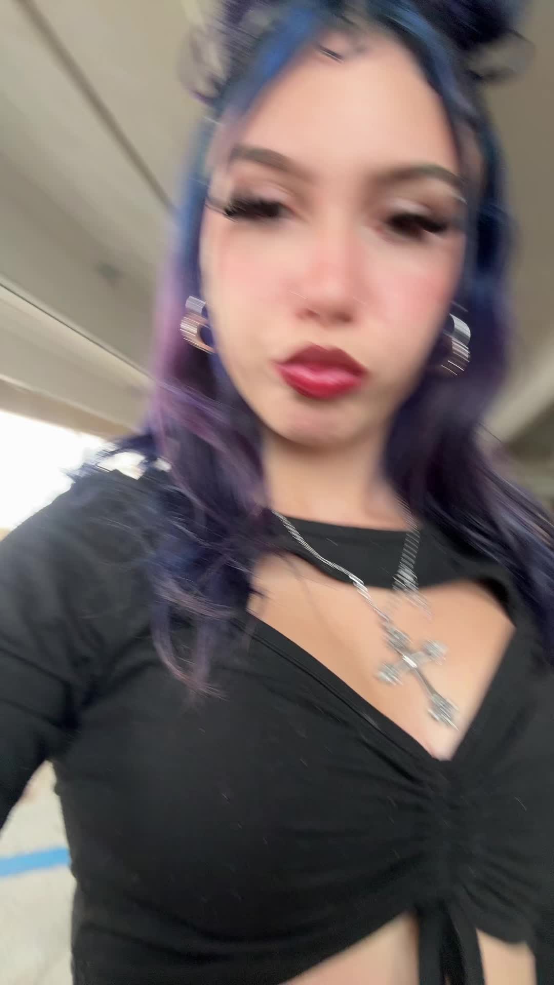 @qh0st1n