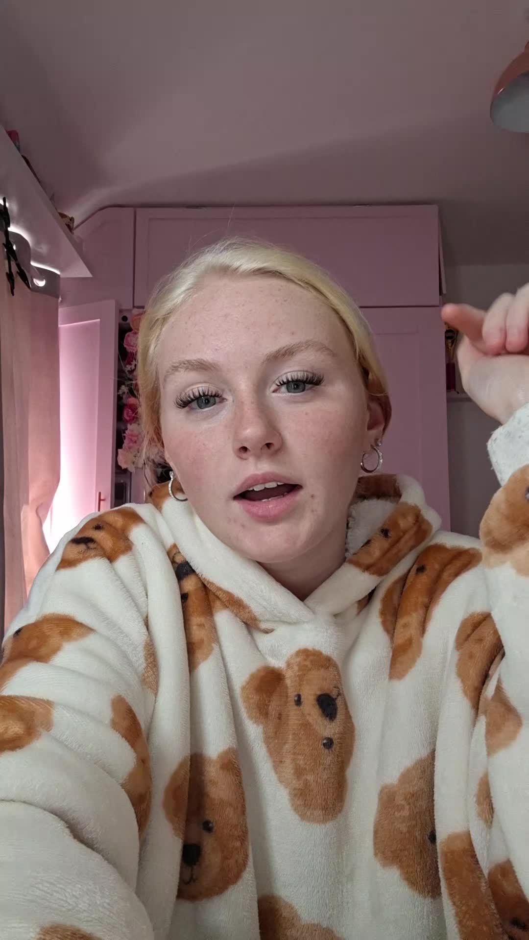 @AnnieLee