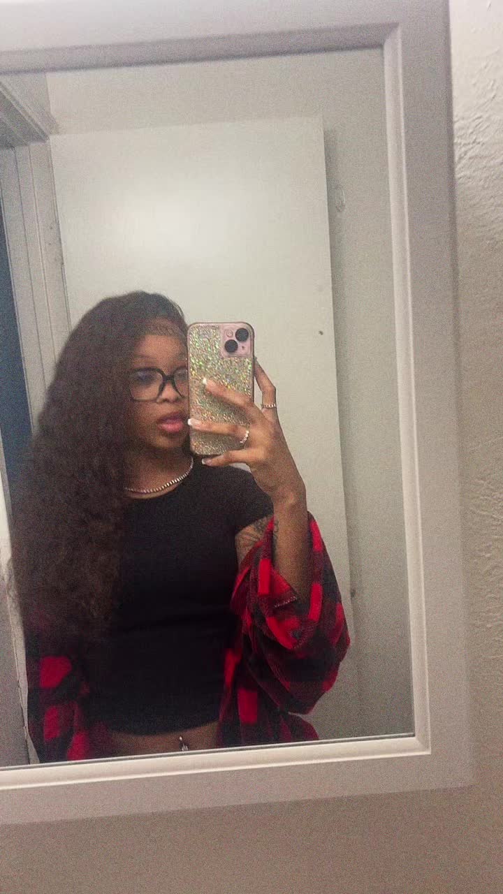 @_ms.h0lly_wood