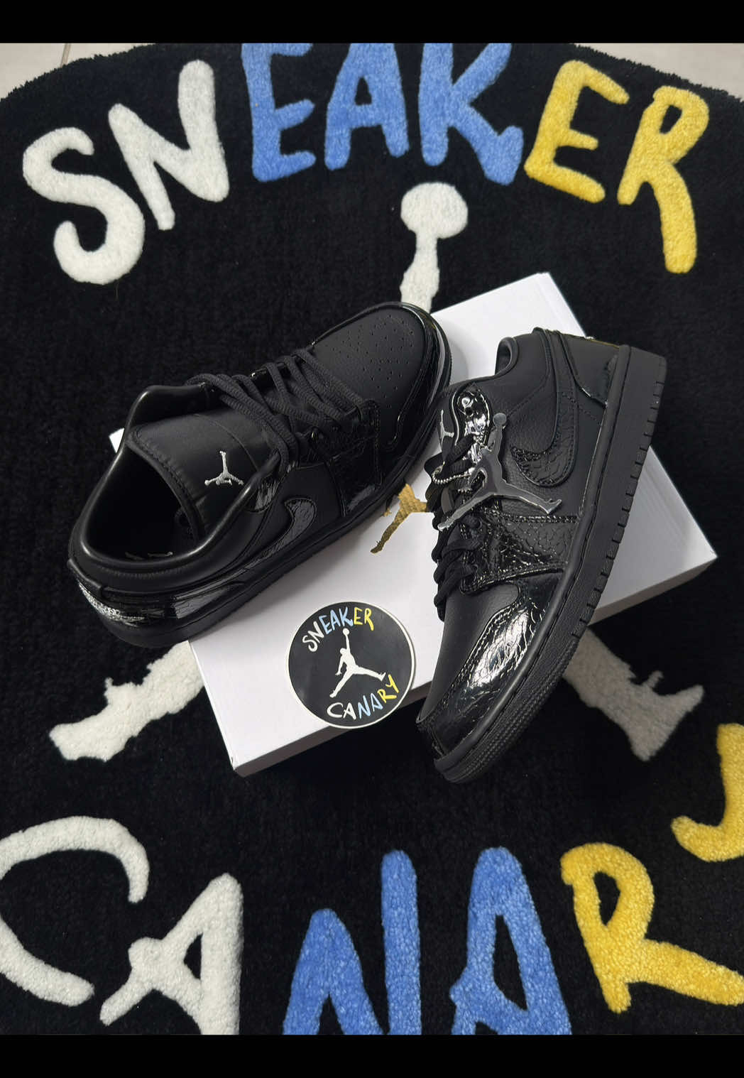 @Sneaker_canary