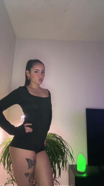 @AlexaFitg
