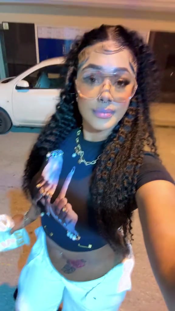 @QueenyAndShay 🏳️&zwj;🌈