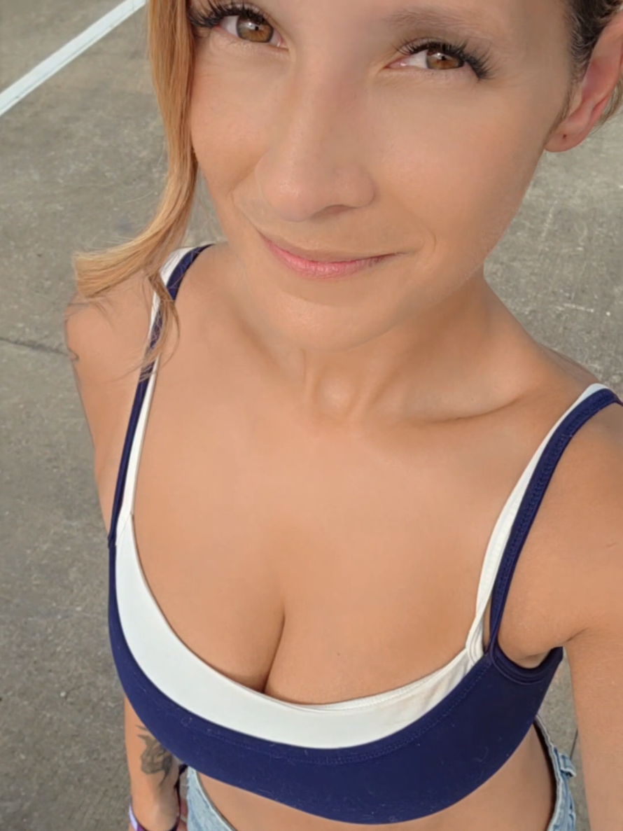 @Z34GRL