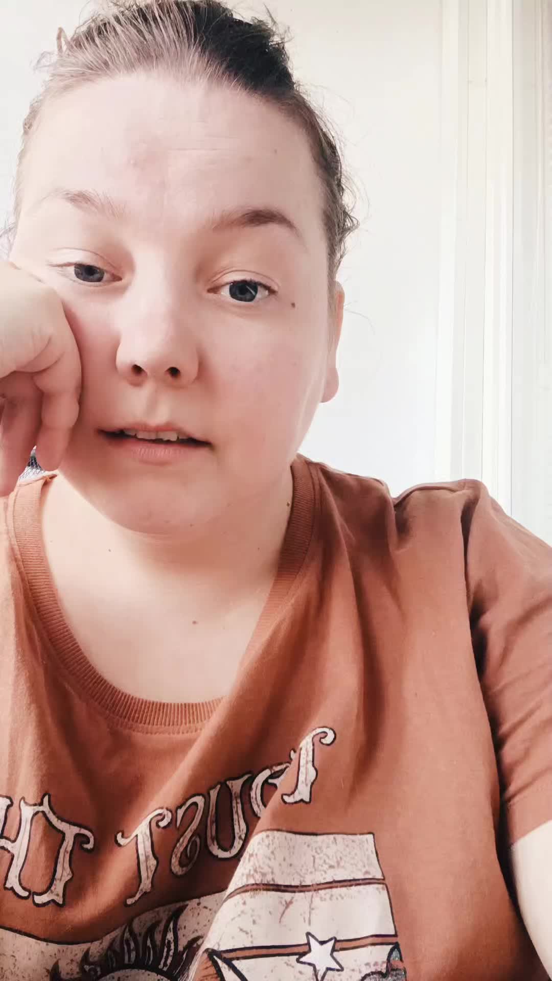 @Tiinaxzu