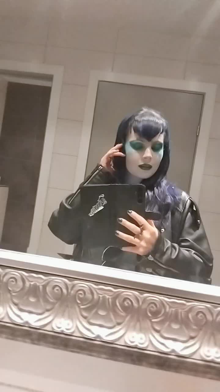 @Caroline 💙🖤