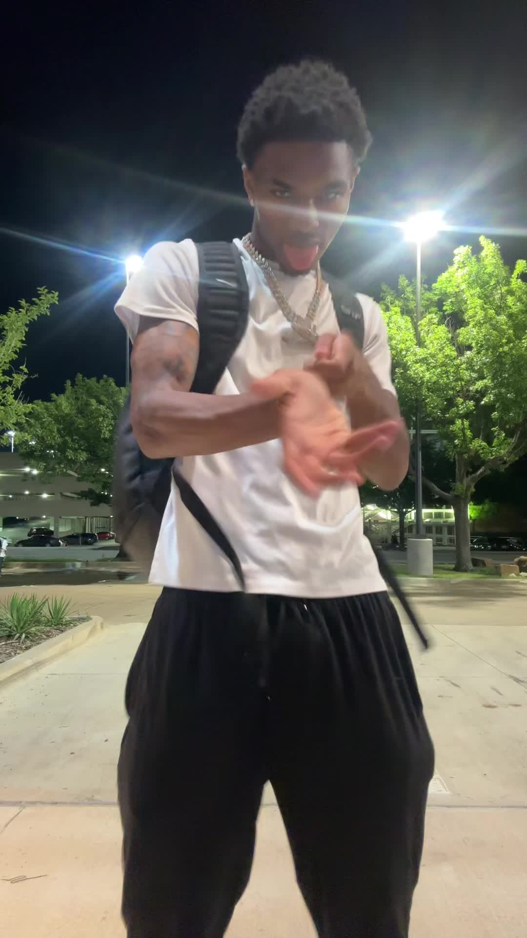 @🚶🏽♂️