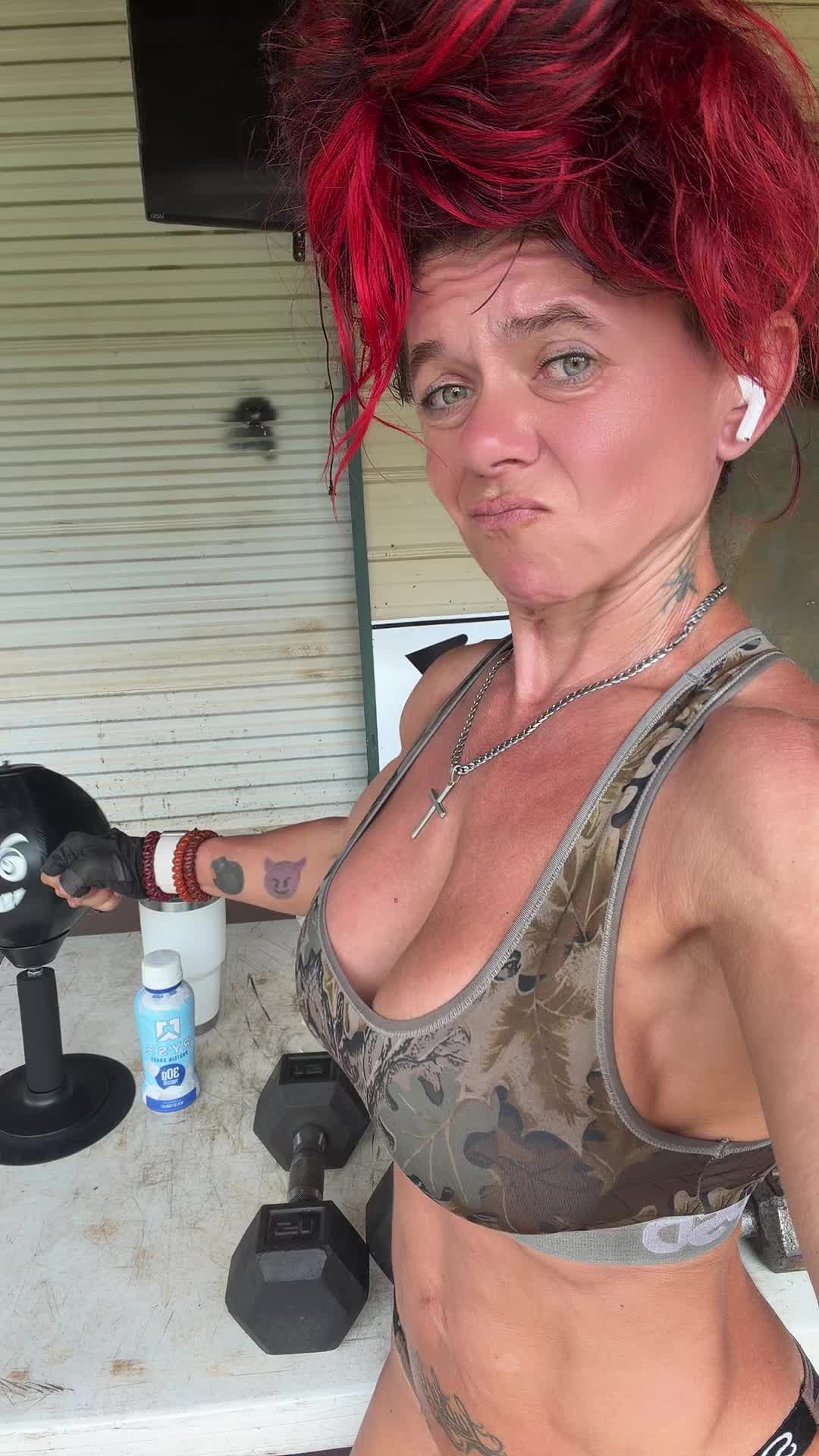 @RedneckBaddie