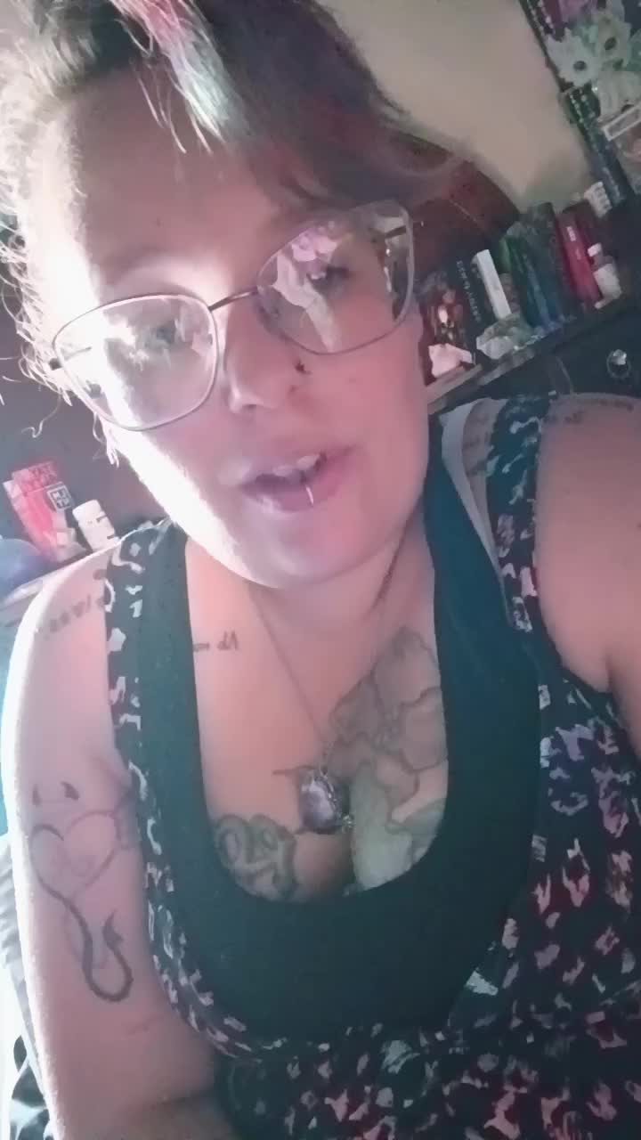 @🏴☠️Queen🩸Tattedlady🏴☠️