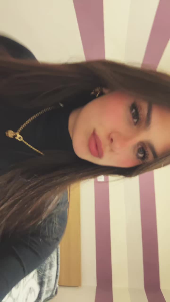 @L U C R E Z I A