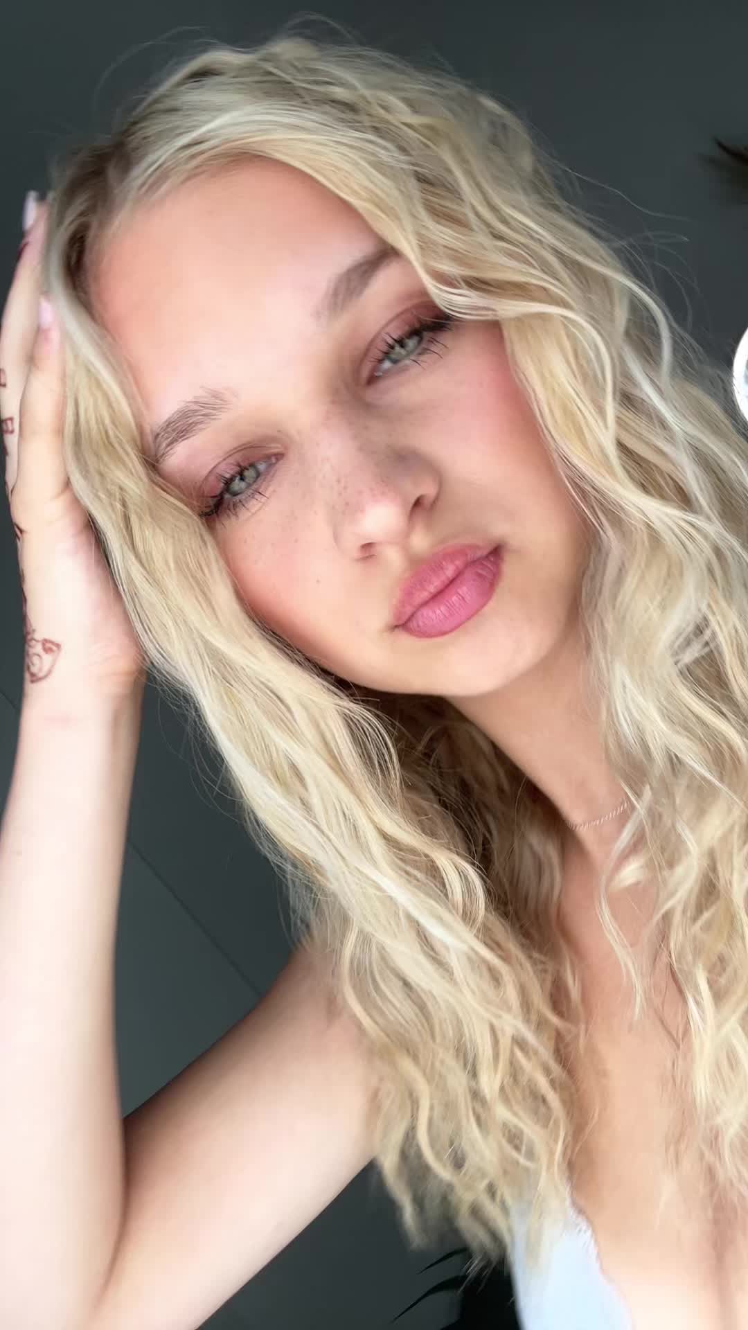 @anni