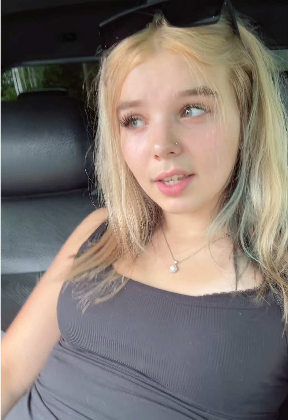 @🦦