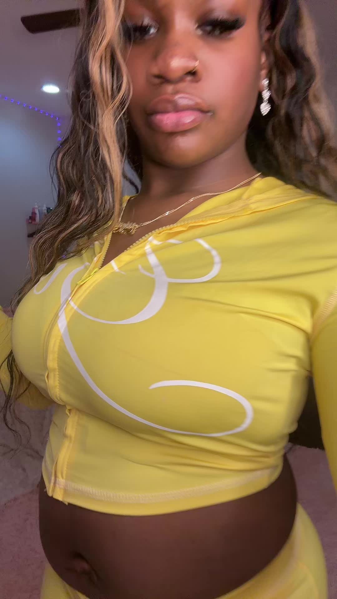 @nefertitixoxo