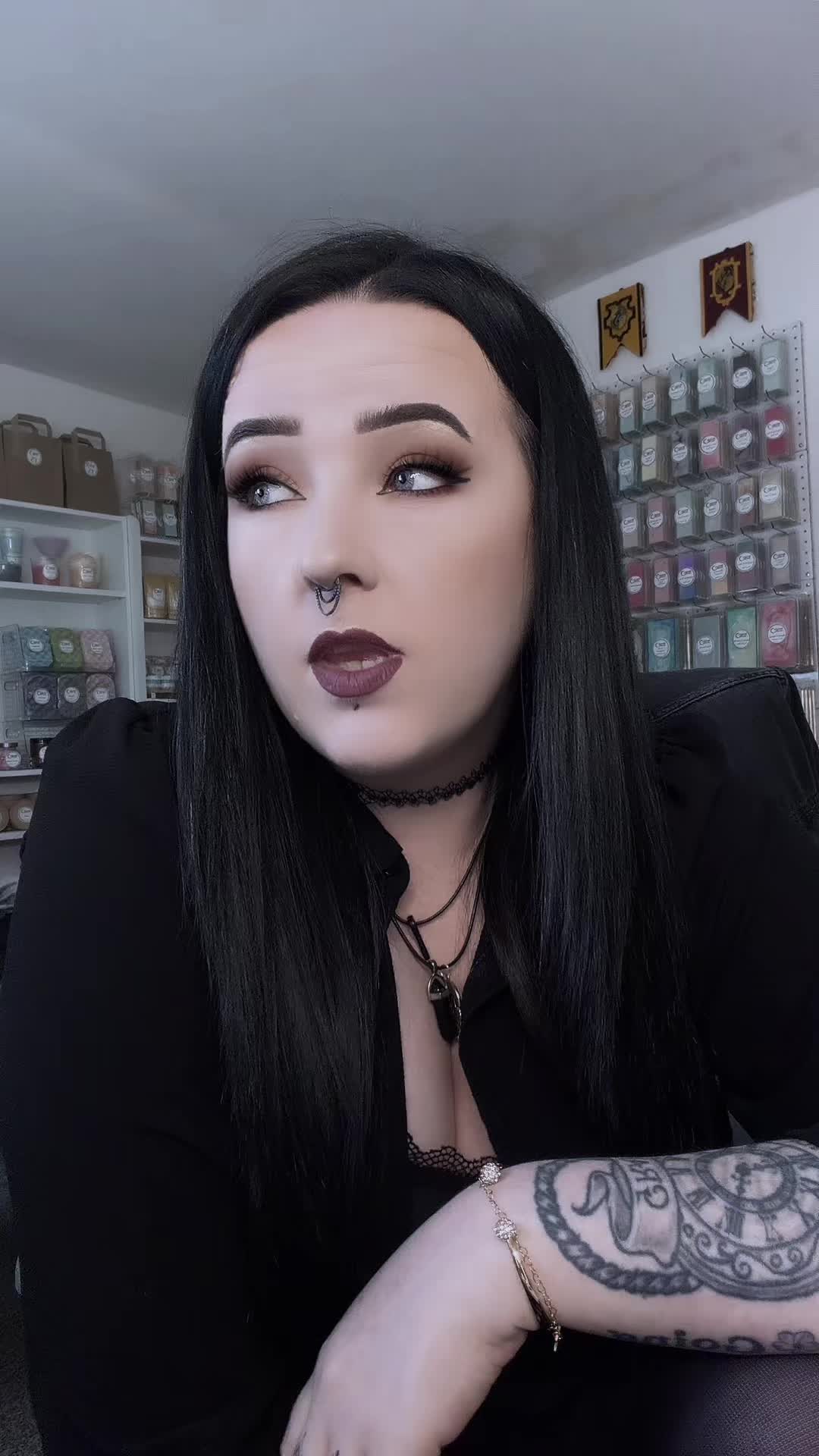 @Kelly_Marie_Melville