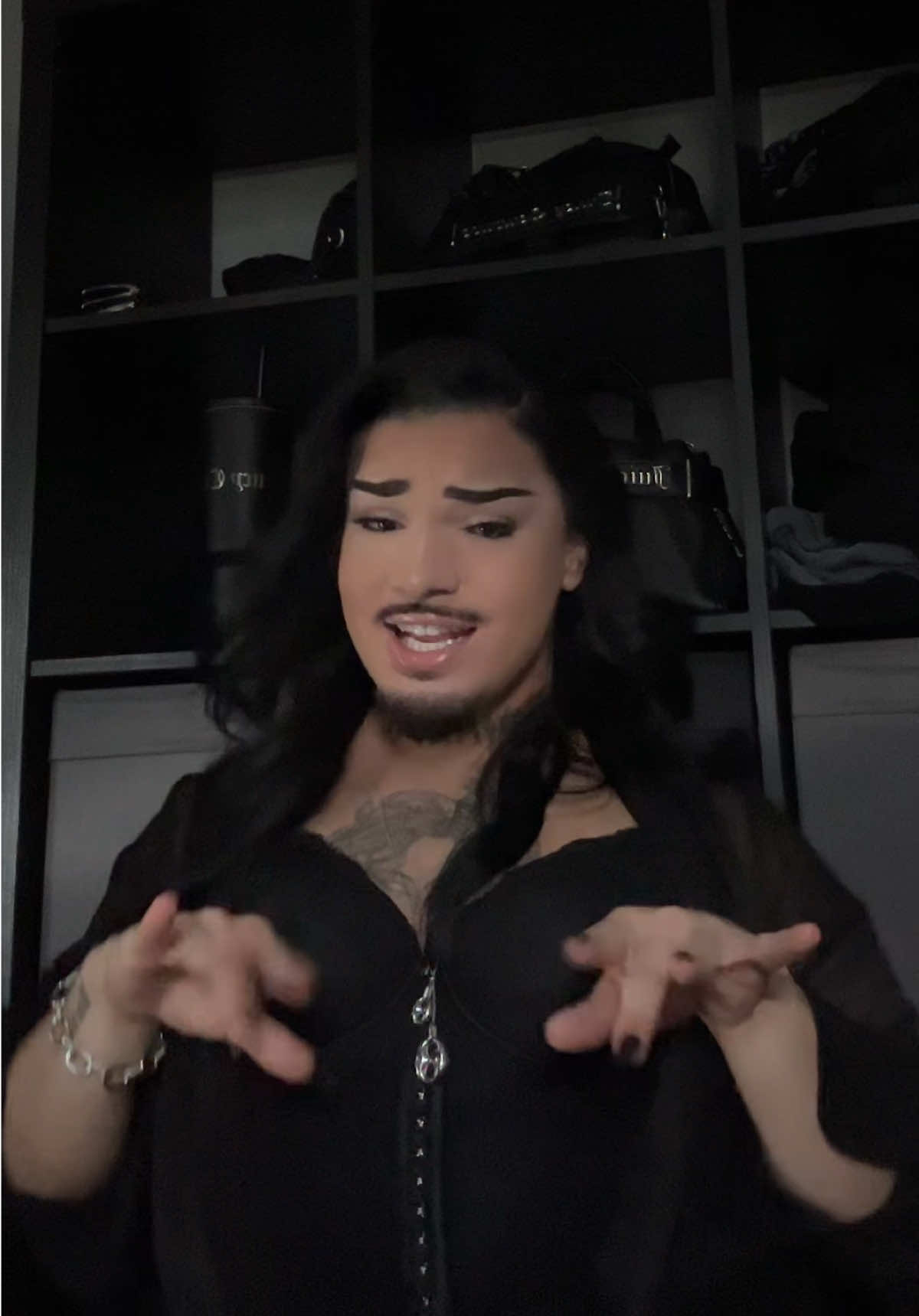 @𝐢𝐜𝐲 𝐠𝐨𝐫𝐠𝐨𝐧