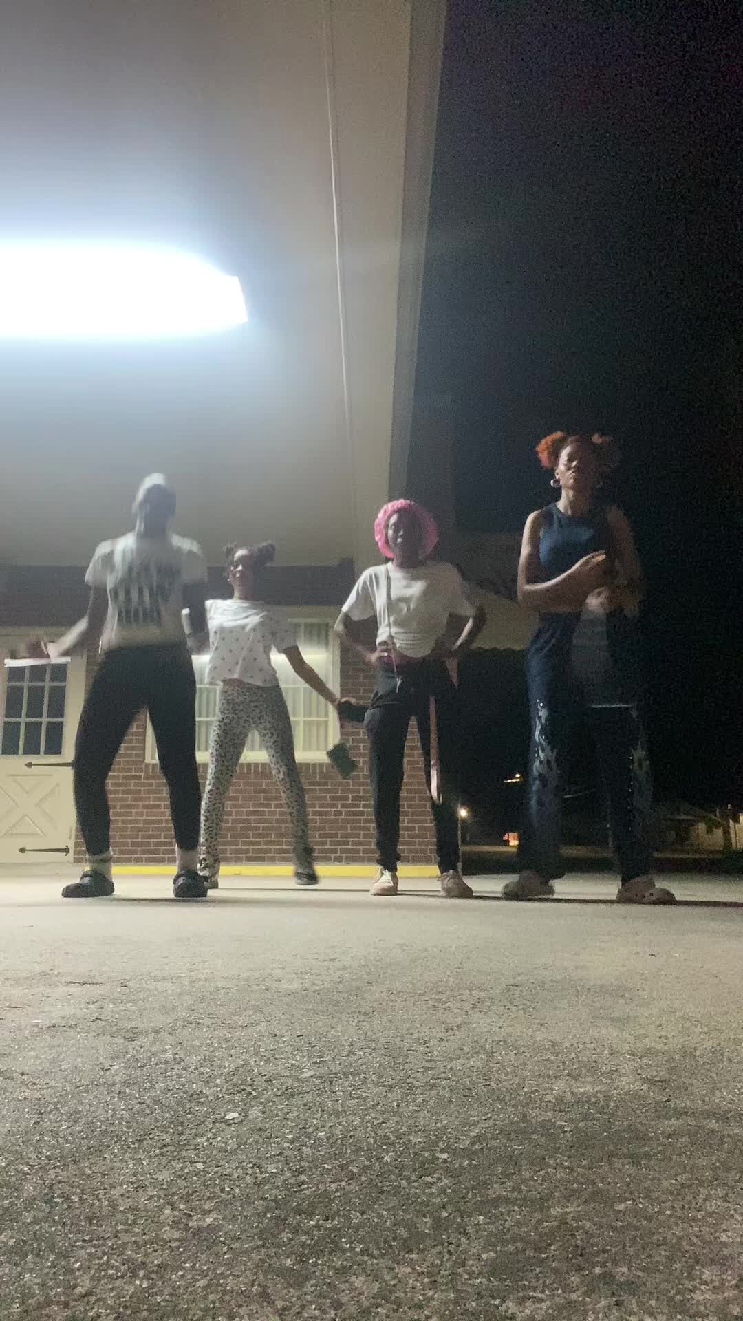 @🎭