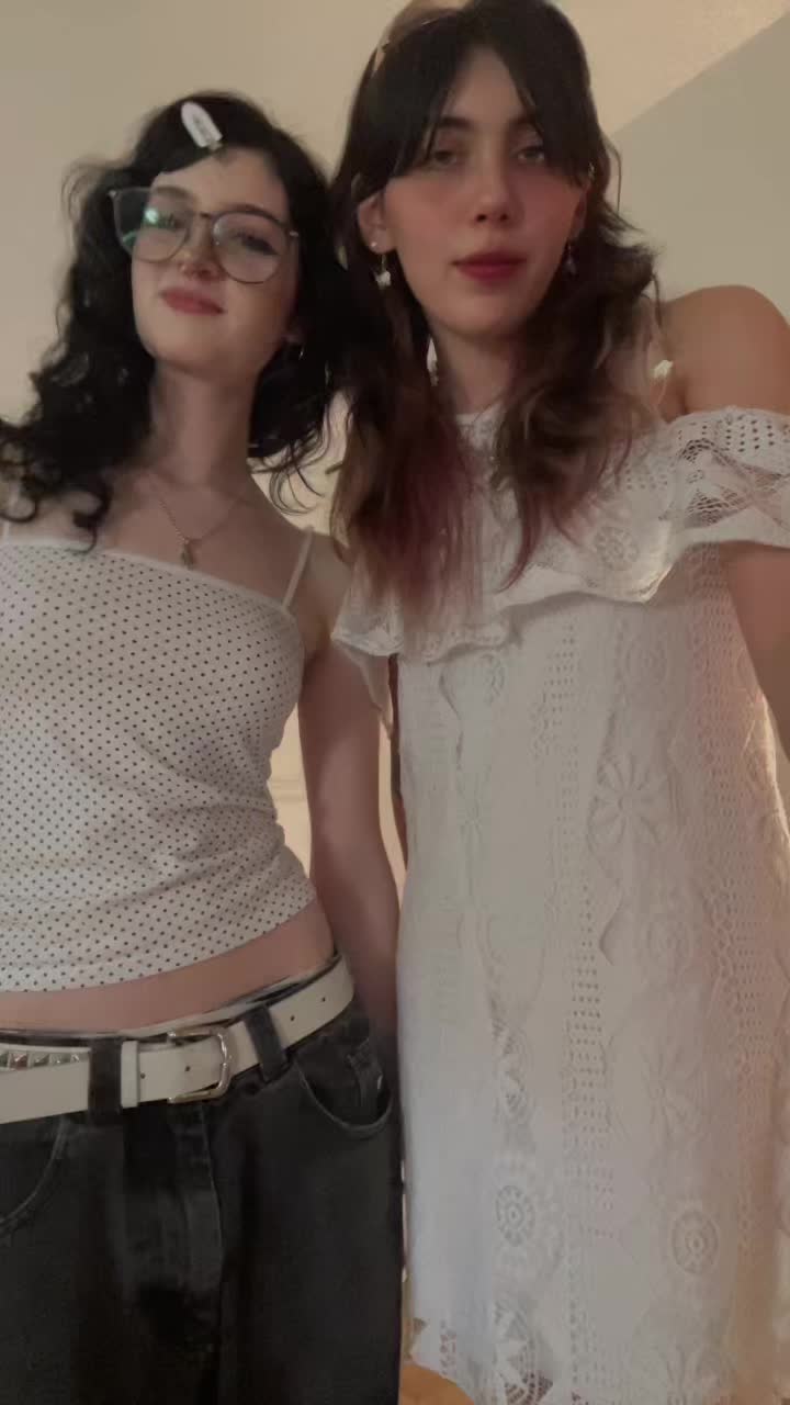 @<3 :}