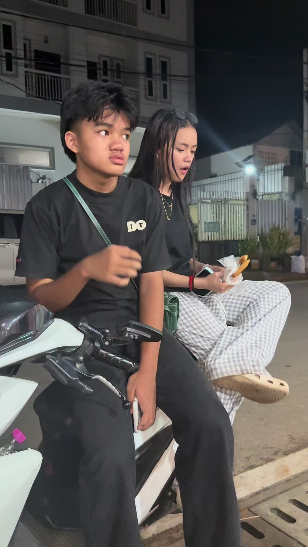 @ម៉ាក់ម៉េងឡុង ម៉េងលី