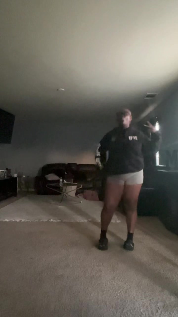 @👩🏾&zwj;🎤🐐
