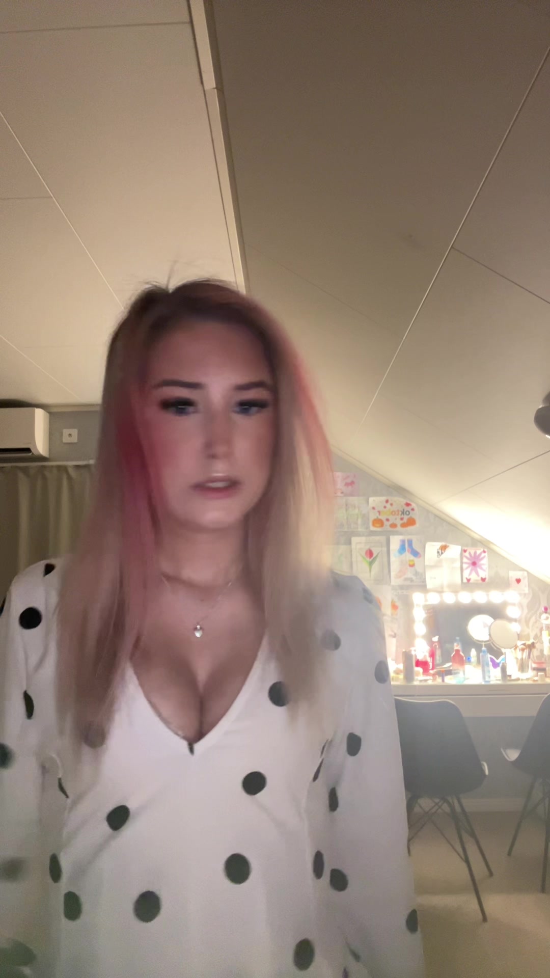 @Ella🫰🏻