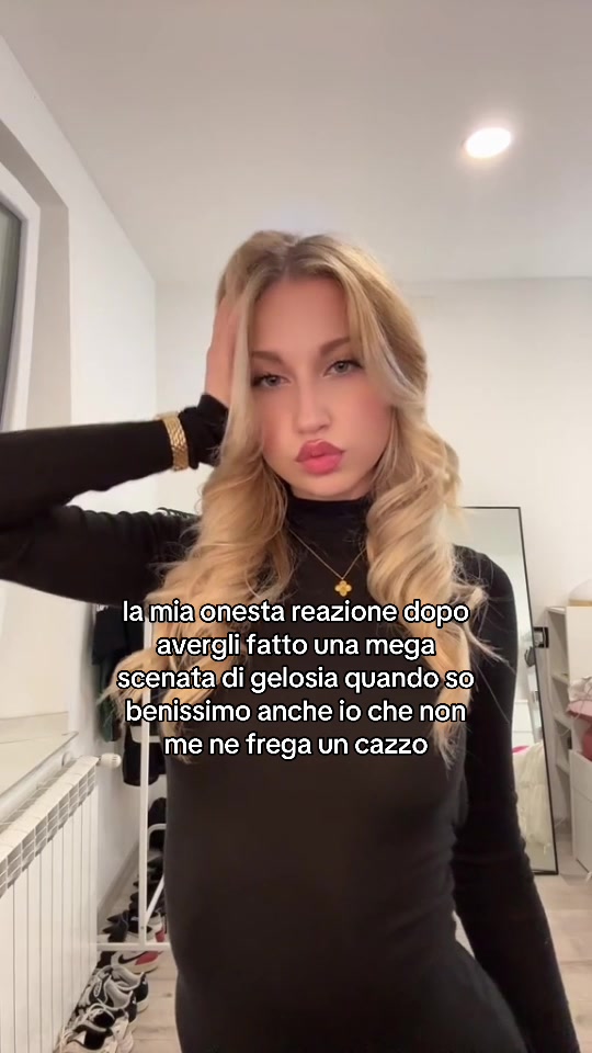 @elena_scaraia_