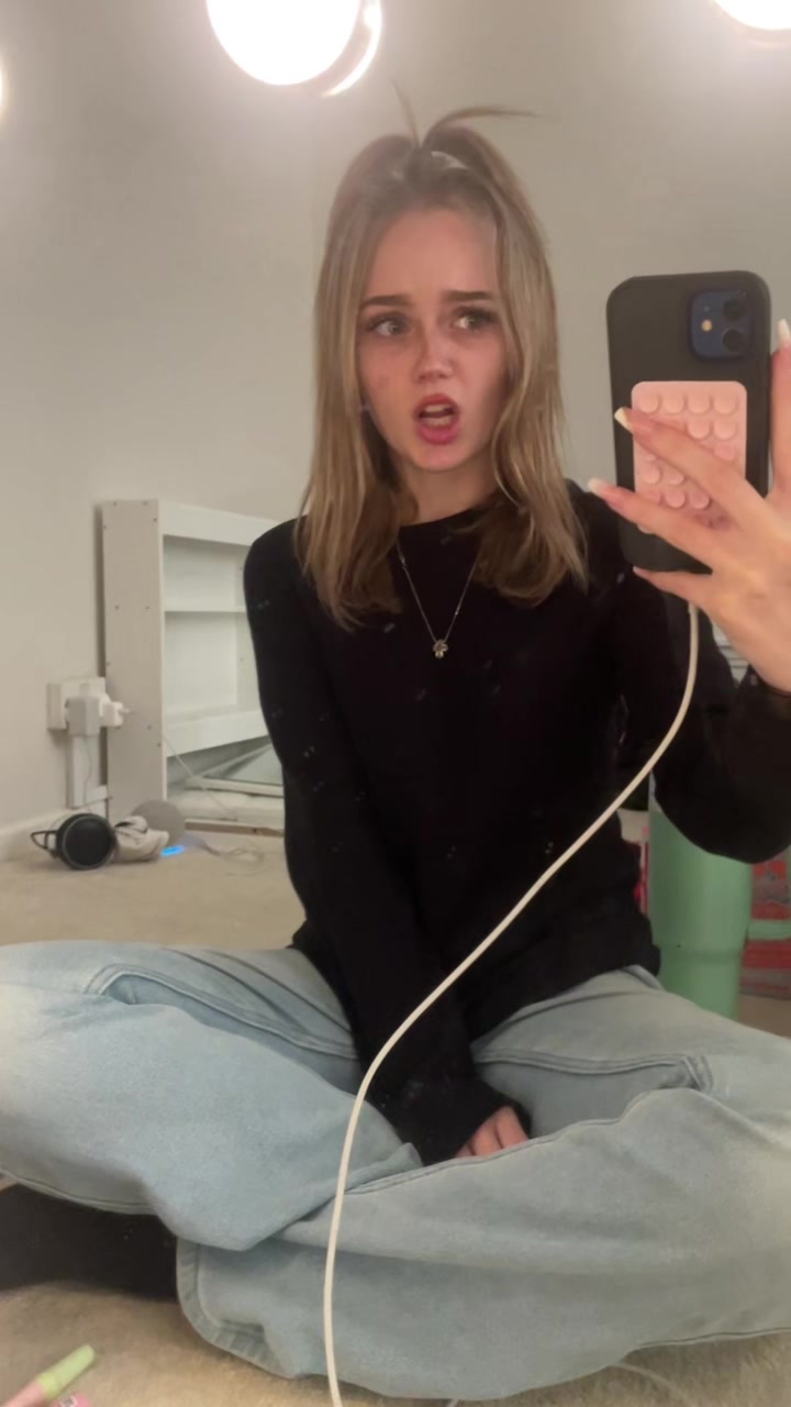 @𝒹𝒶𝓃𝒾ℯ𝓁𝓁ℯ