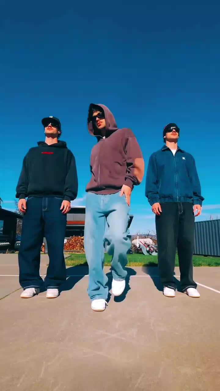 @𝕯𝖆𝖓𝖎𝖊𝖑 𝕷𝖊𝖛𝖎𝖙𝖊