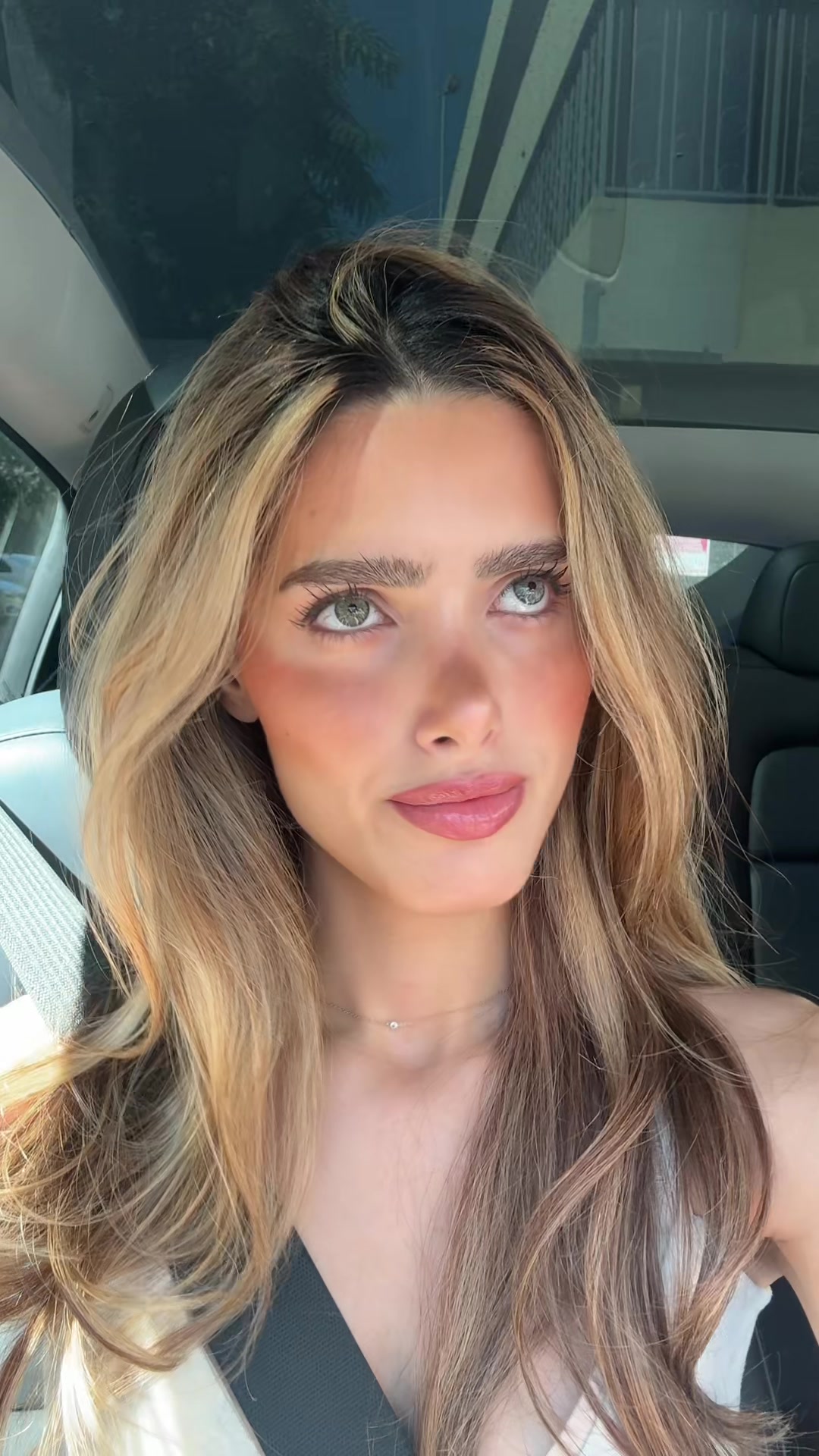 @Adora