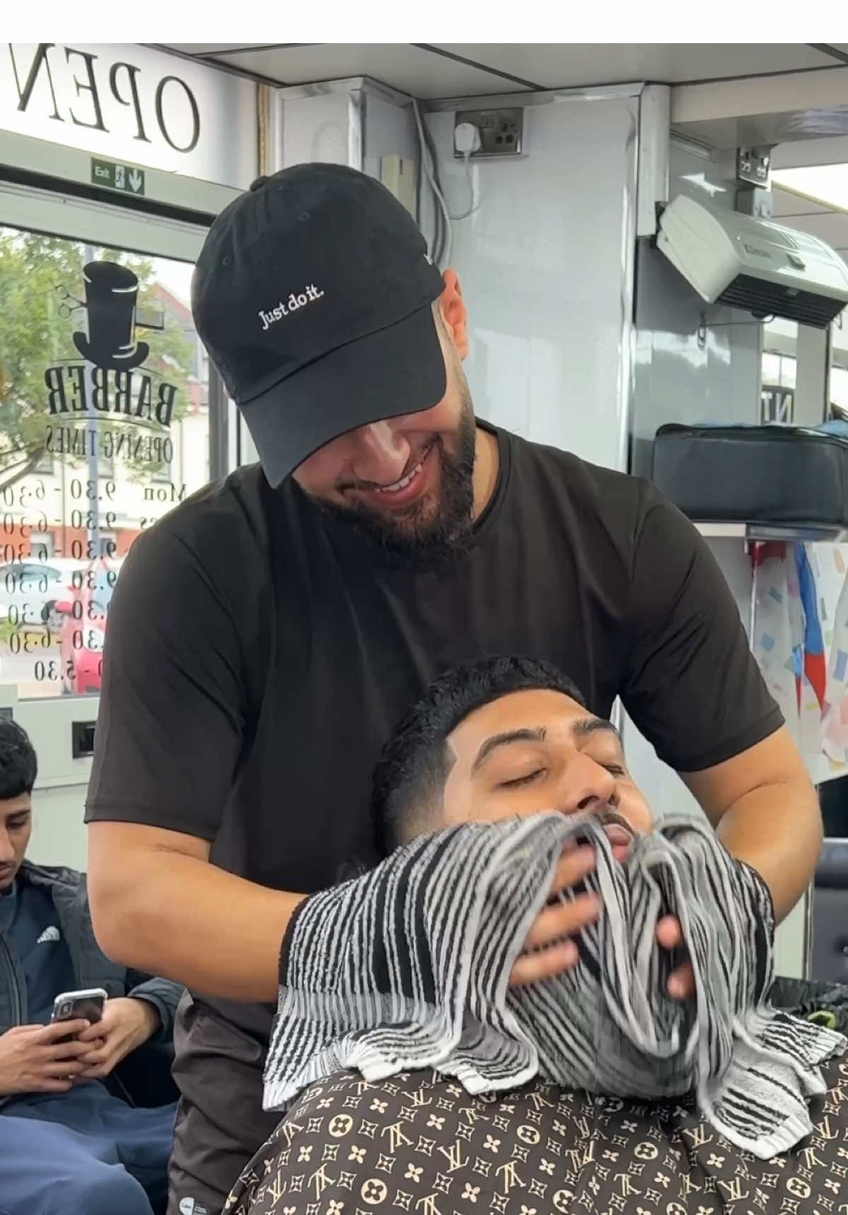 @Infinite barbers