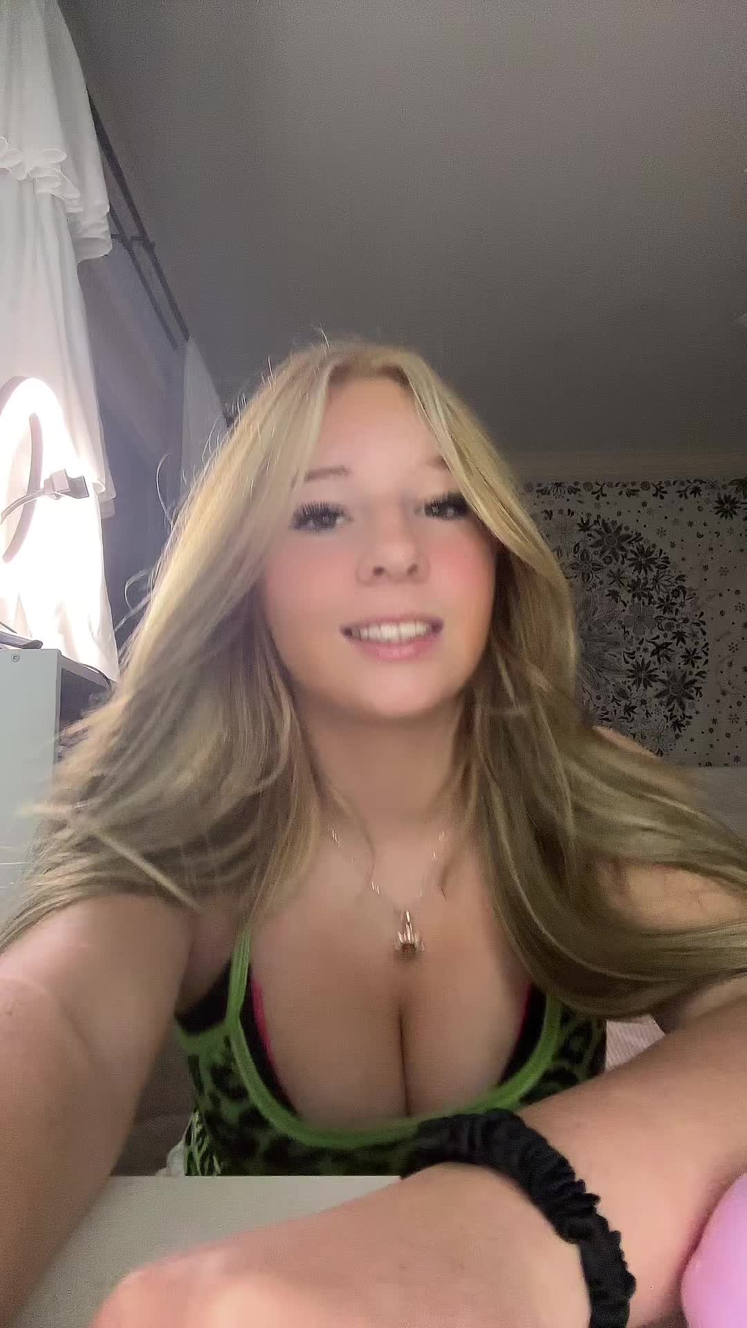@theannaduck