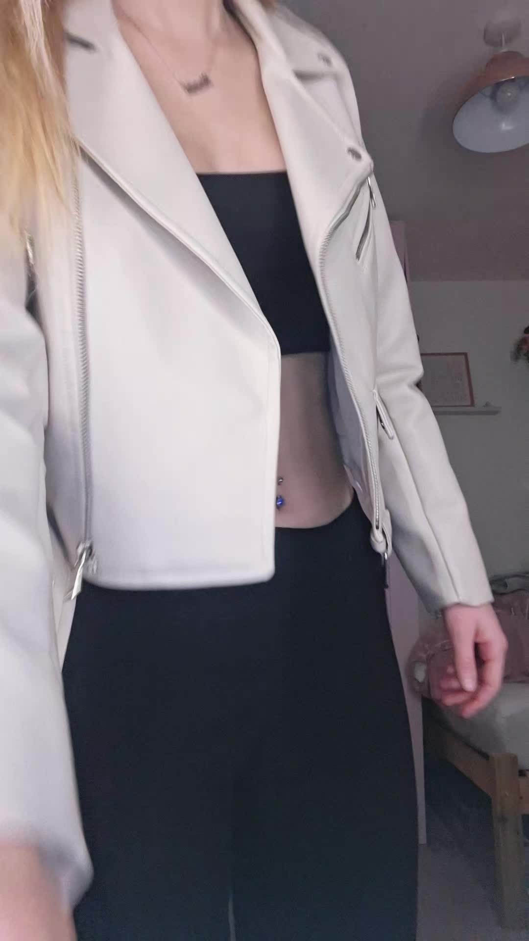 @AnnieLee