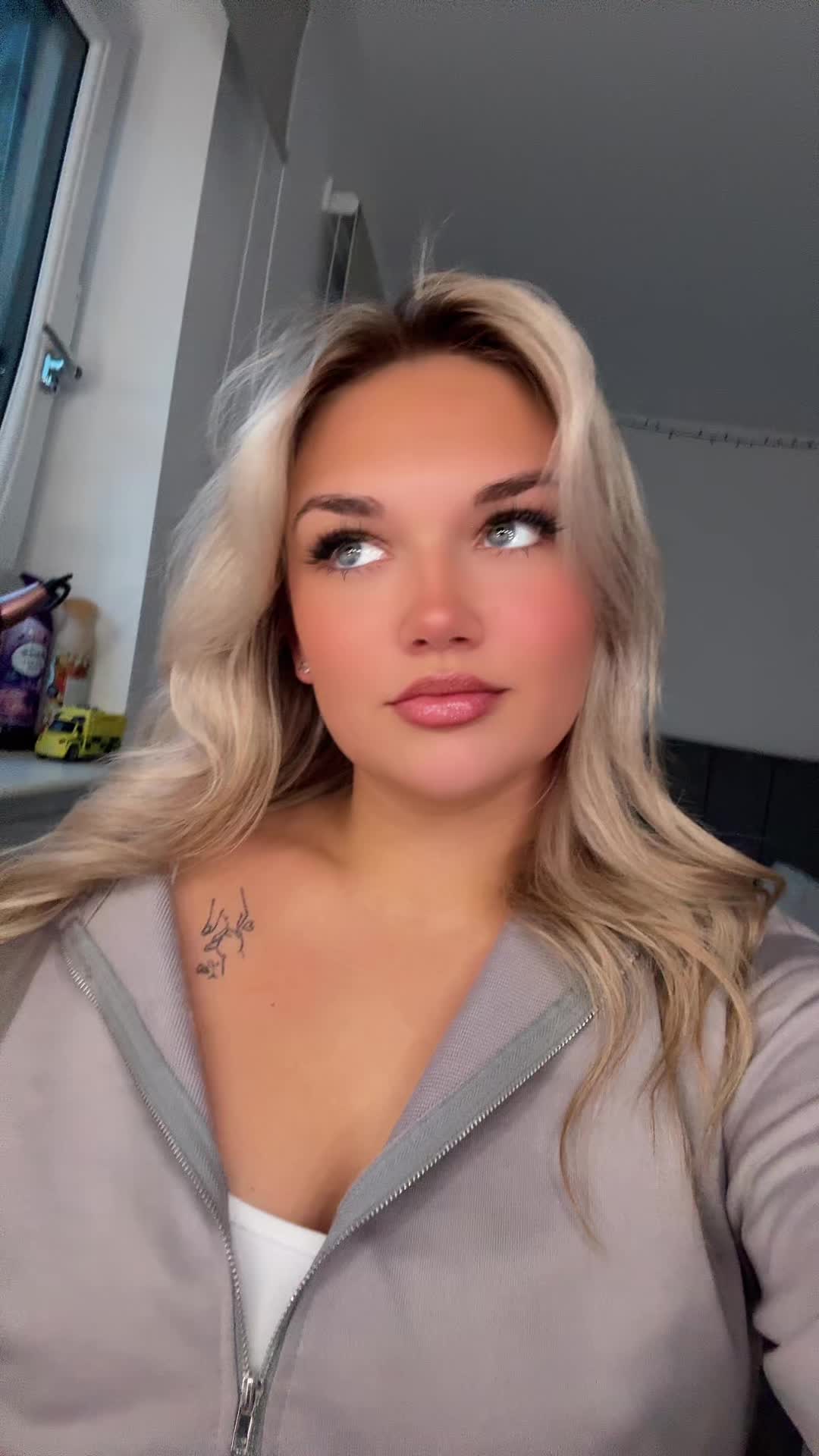 @Ren&egrave;e Aitken