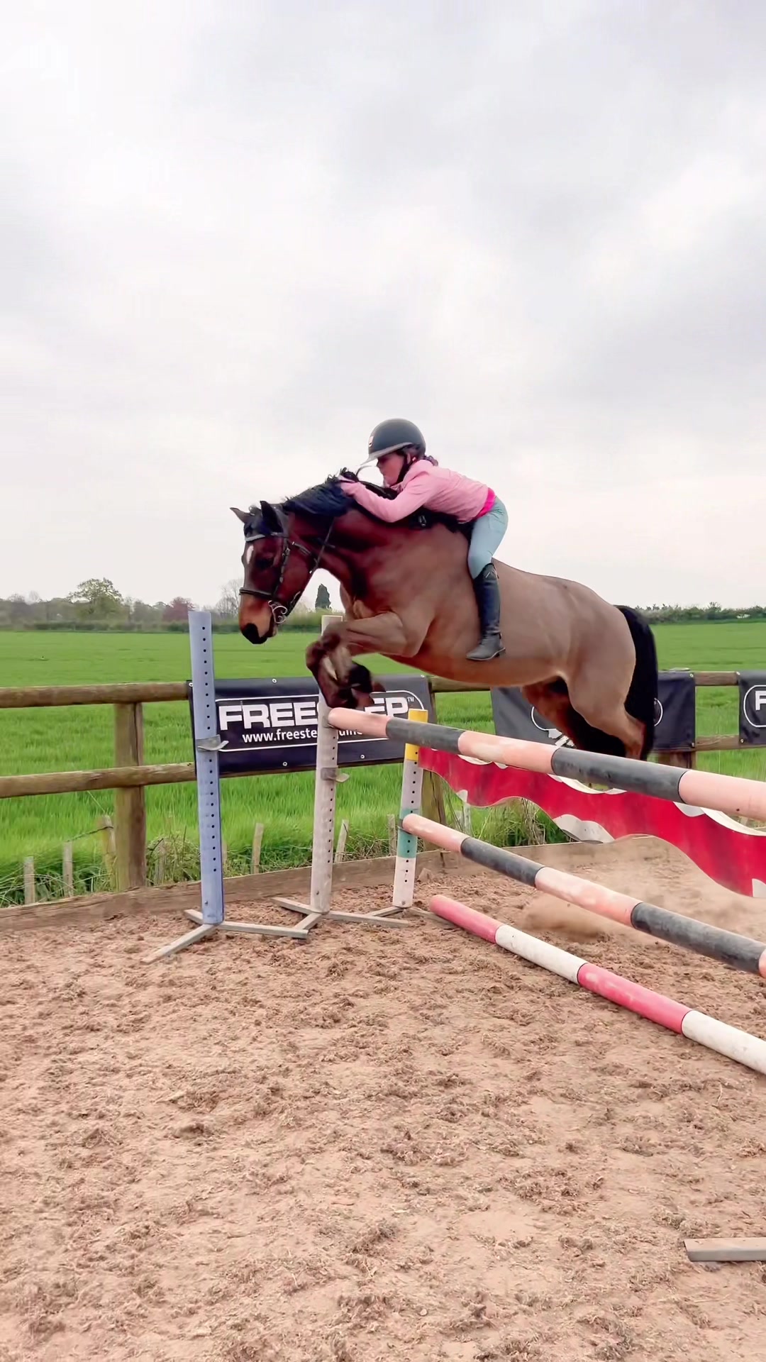 @Jumping With Ivy