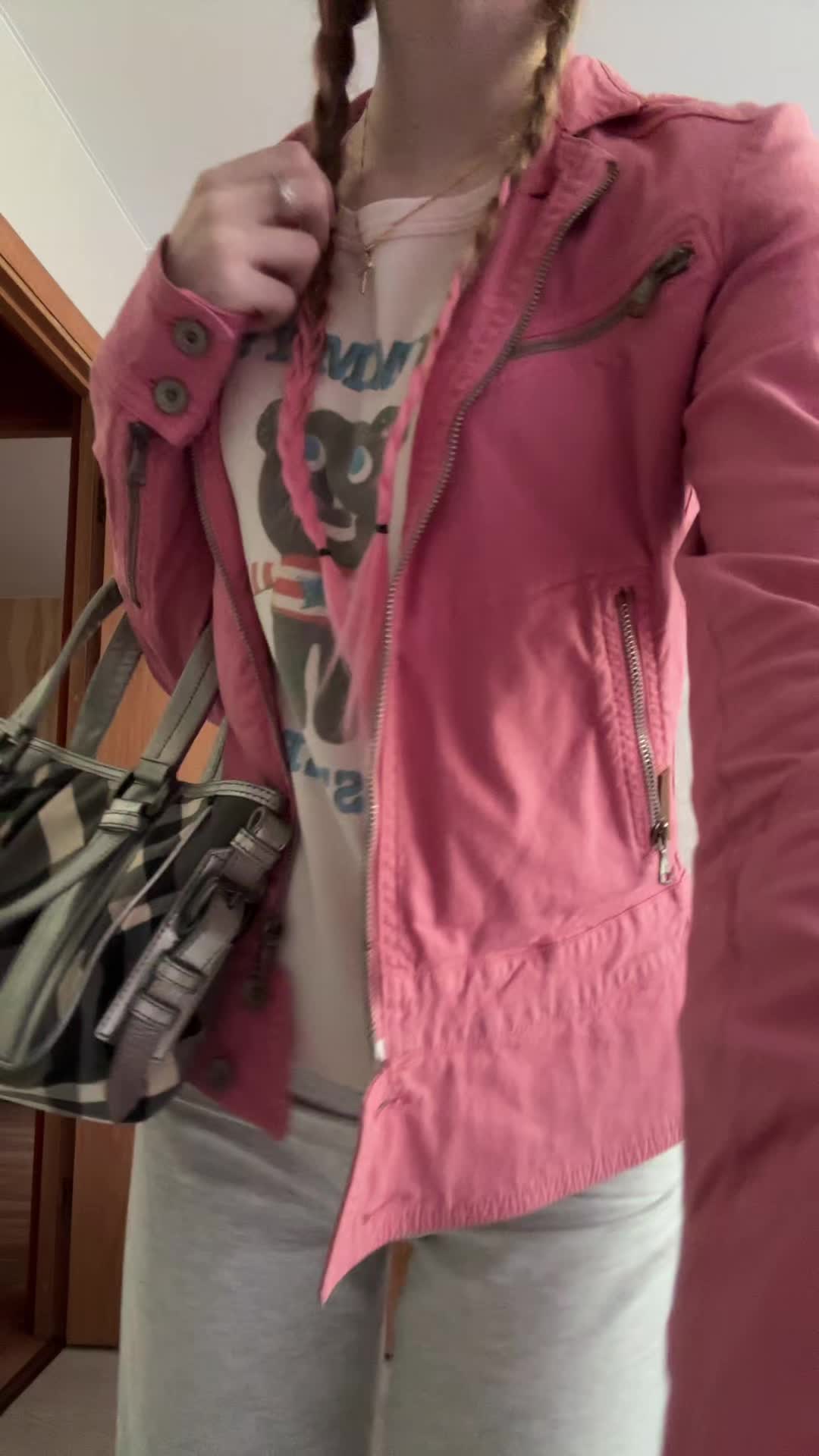 @>_*