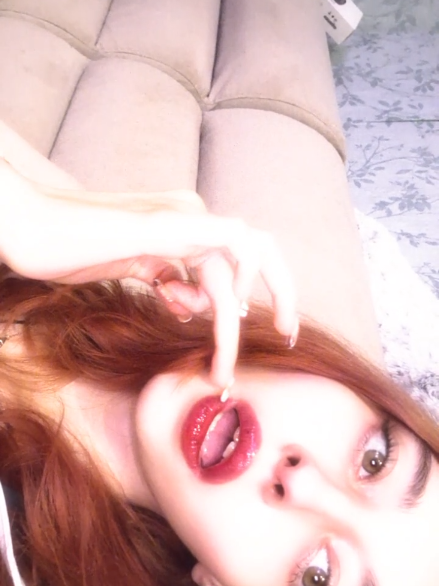 @𝓴𝓲𝓼𝓼 𝓶𝒆 ♰