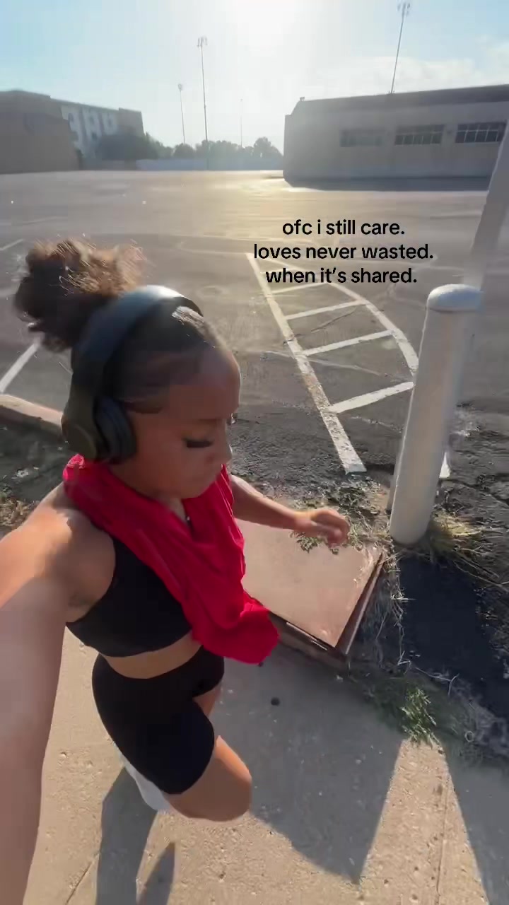 @😅